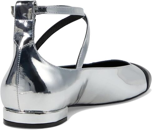 حذاء نسائي مسطح من Stuart Weitzman بحزام Eden in Saudi Arabia