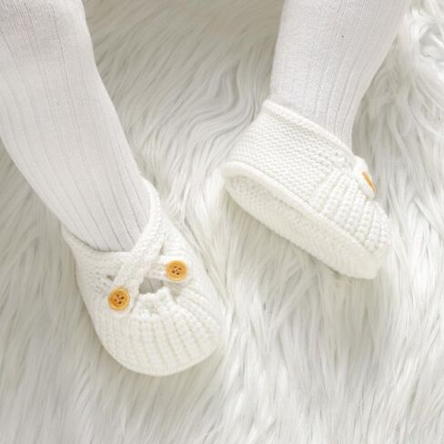 Baby Booties Newborn Babe First Walkers Non-Slip Stay On Boots Crib Shoes Sock Warm Knit Booties in Kuwait