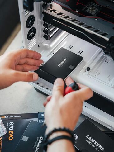 Samsung Electronics 870 EVO 250GB 2.5 Inch SATA III Internal SSD (MZ-77E250B/AM) in Saudi Arabia