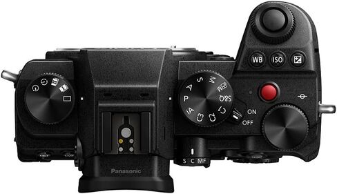 كاميرا باناسونيك LUMIX S5 4K كاملة الإطار على شكل حرف L بدون مرآة (الهيكل فقط) مع عدسة S-E70200 LUMIX S PRO مقاس 70-200 مم وحزمة بطارية DMW-BLK22 (3 قطع) in Saudi Arabia