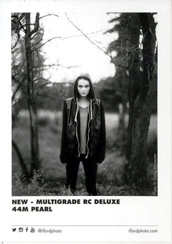 ورق صور إلفورد متعدد الدرجات V RC فاخر بسطح لؤلؤي أبيض وأسود، 190 جرامًا للمتر المربع، 3.5x5، 100 ورقة in Kuwait