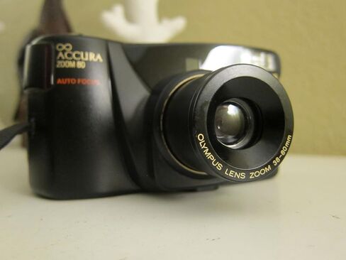 كاميرا Olympus Infinity Accura Zoom 80 مقاس 35 مم لفيلم بوينت اند شوت (متجددة) in Saudi Arabia