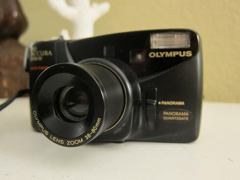 كاميرا Olympus Infinity Accura Zoom 80 مقاس 35 مم لفيلم بوينت اند شوت (متجددة) in Saudi Arabia