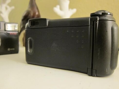 كاميرا Olympus Infinity Accura Zoom 80 مقاس 35 مم لفيلم بوينت اند شوت (متجددة) in Saudi Arabia