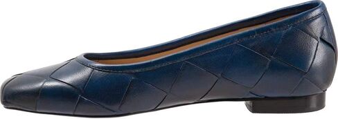 Trotters Women's Flats in Saudi Arabia