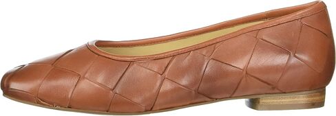 Trotters Women's Flats in Saudi Arabia