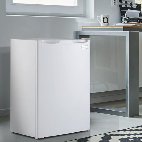 West Bend WBR33B Mini Fridge Compact Refrigerator for Home Office or Dorm, with Reversible Door, Energy Star Rated, Black in Saudi Arabia