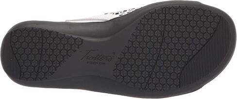 Trotters Women's Flat Sandals in Saudi Arabia