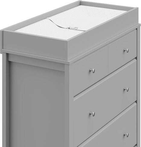 خزانة ذات 3 أدراج من Storkcraft Carmel مع غطاء تغيير (أبيض) - معتمدة من GREENGUARD باللون الذهبي، وتتضمن غطاء طاولة تغيير قابل للإزالة، وخزانة ذات أدراج لغرفة نوم الأطفال والحضانة in Kuwait