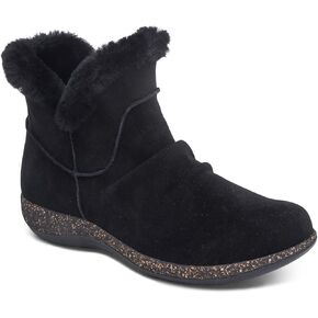 أحذية شتوية نسائية من Aetrex لتقويم العظام - أحذية نسائية من الفرو الصناعي in Kuwait