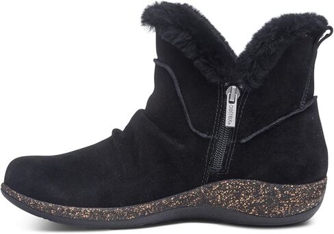 أحذية شتوية نسائية من Aetrex لتقويم العظام - أحذية نسائية من الفرو الصناعي in Kuwait