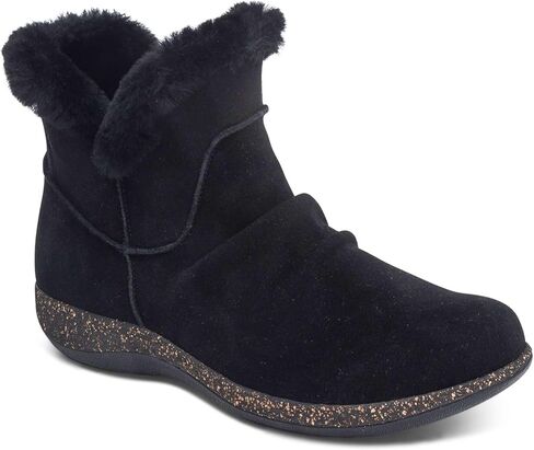 أحذية شتوية نسائية من Aetrex لتقويم العظام - أحذية نسائية من الفرو الصناعي in Kuwait