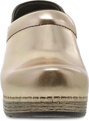 قباقيب Dansko Professional من الكروم سهلة الارتداء للنساء - نعل هزاز ودعم قوس للراحة - مثالية للمحترفين طويلي الأمد - خدمة الطعام، ومتخصصي الرعاية الصحية، كروم ذهبي 5.5-6 M US in Saudi Arabia