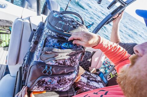 حقيبة ظهر Evolution Fishing Largemouth ذات الطابقين 3600 - تمويه مائي، حقيبة ظهر خارجية مع 3 صواني صيد، مقبض مبطن، حقيبة ظهر لصيد الأسماك، تخزين الأدوات in Kuwait