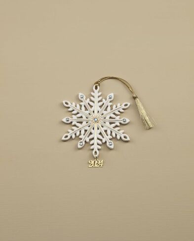 Lenox 895777 2024 Winnie The Pooh Baby's 1st Christmas Ornament in Saudi Arabia