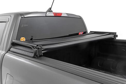 غطاء سرير شاحنة ناعم قابل للطي من Rough Country، أغطية تونيو شاحنة F150 لسيارة Ford F-150 (2021-2024) - غطاء سرير Ford F150 مقاوم للطقس مقاس 6'7، غطاء سرير ناعم قابل للطي F150-41521650 in Kuwait