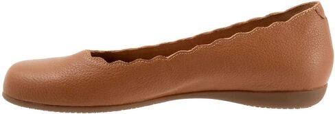 Trotters Women's Sabine Ballet Flat in Saudi Arabia