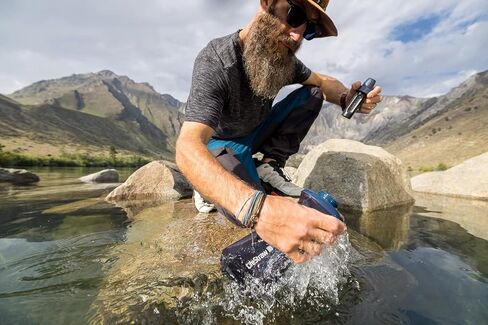 سلسلة LifeStraw Peak - نظام تصفية مياه زجاجة ضغط قابل للطي - 1 لتر للجري والتخييم والمشي لمسافات طويلة والسفر وركوب الدراجات وصيد الأسماك؛ الجبل الأزرق in Kuwait