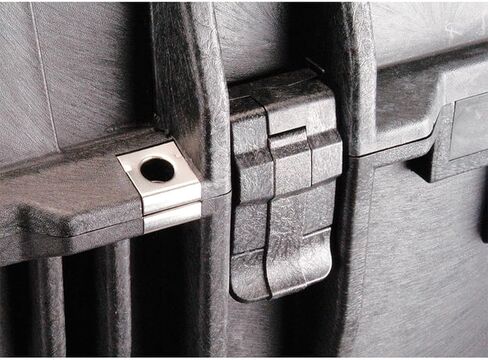 حقيبة استوديو Pelican 1510SC من البولي كربونات، باللون الأسود مع فواصل إسفنجية صفراء مبطنة in Saudi Arabia