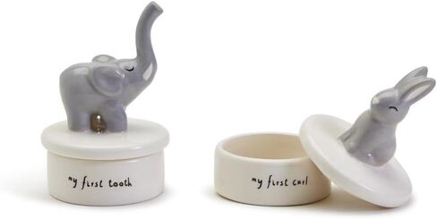 مجموعة تذكار من شركة Two's First Tooth وFirst Curl في صندوق هدايا. in Saudi Arabia