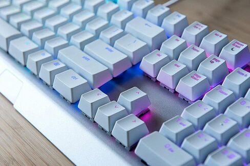 لوحة مفاتيح الألعاب الميكانيكية Razer BlackWidow X Chroma: مفاتيح مفاتيح خضراء - تعمل باللمس والنقر - إضاءة Chroma RGB - هيكل معدني من الدرجة العسكرية - أبيض زئبقي in Saudi Arabia