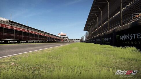 MotoGP 14 - Xbox 360 (Renewed) in Saudi Arabia