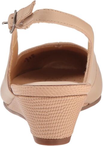 Trotters Women's Lenore Pump in Kuwait