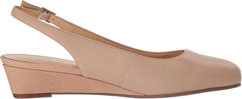 Trotters Women's Lenore Pump in Kuwait
