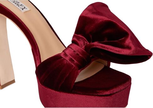 صندل Alora Ii النسائي بكعب عالٍ من Badgley Mischka in Saudi Arabia