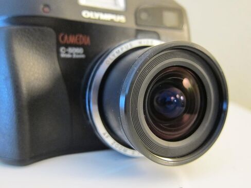 كاميرا رقمية OM SYSTEM OLYMPUS Camedia C-5060 بدقة 5.1 ميجابكسل مع تكبير بصري 4x (متجددة) in Saudi Arabia