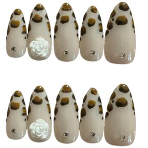 APQ Fake nails by Handmade，French Leopard Print，Medium Length Almond，Three-dimensional Flower
