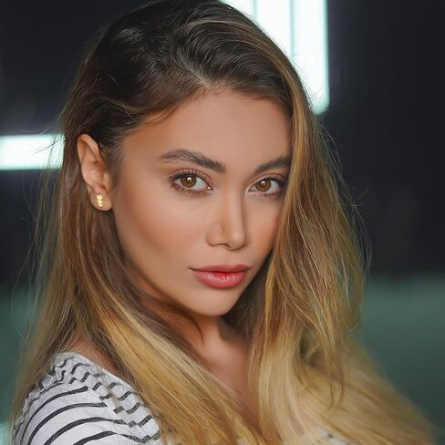 Hoberta Real 14k الذهب متعدد القلب أقراط مع المسمار الخلفي للنساء الفتيات الرجال للآذان الحساسة صغيرة وبسيطة نقطة ترصيع مجوهرات للهدايا in Kuwait
