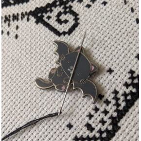 Vampire Kitty Needle Minder
