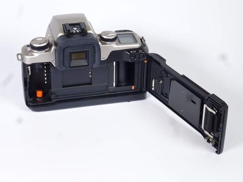 كاميرا Canon EOS Elan II مقاس 35 مم SLR (الهيكل فقط) مزودة بعدسات تثبيت EF AF. متوفر بالفلاش. (متجدد) in Saudi Arabia