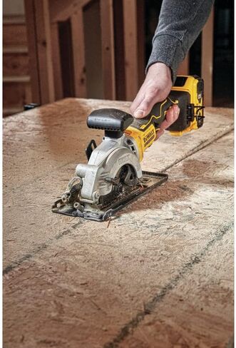 طقم منشار دائري DEWALT ATOMIC 20V MAX*، مقاس 4-1/2 بوصة (DCS571P1) in Saudi Arabia