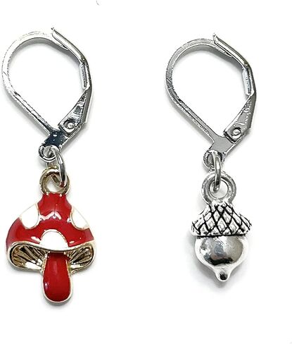 علامات غرز بمشبك قفل على شكل جنوم حديقة وودلاند لحياكة الكروشيه مع حقيبة تخزين | مصنوع يدويًا بواسطة تصميمات جميلة دافئة | إكسسوارات محبوكة قابلة للإزالة، حلية معدنية بنمط المينا، هدية فريدة من نوعها in Kuwait