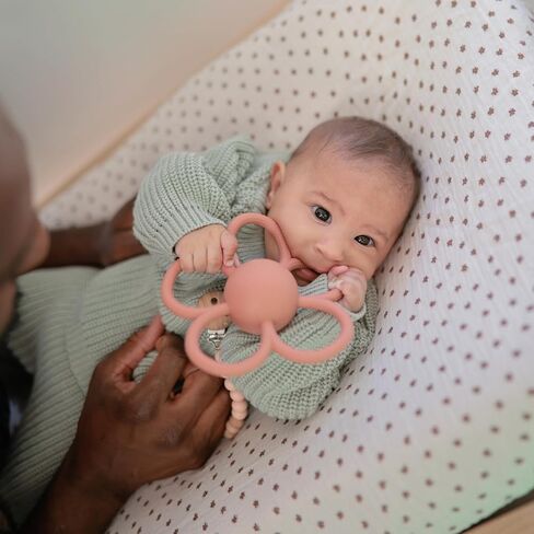 mushie Silicone Baby Daisy Rattle Teether Toy (Dusty Rose) in Kuwait