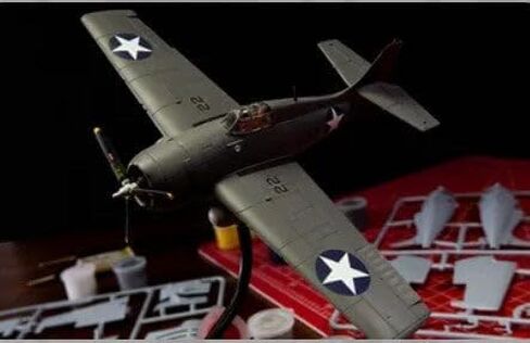Airfix Grumman F-4F4 Wildcat & Mitsubishi Zero 1:72 Midway Dogfight مزدوجة الحرب العالمية الثانية نموذج بلاستيكي عسكري طقم هدايا A50184 in Saudi Arabia