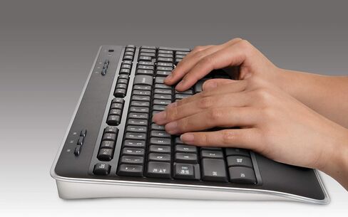 مجموعة لوحة المفاتيح والماوس اللاسلكية Logitech MK520 - لوحة مفاتيح وماوس، عمر بطارية طويل، اتصال آمن بسرعة 2.4 جيجا هرتز in Saudi Arabia