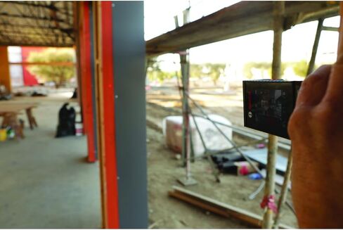 BOSCH GLM400CL Blaze Outdoor 400ft Bluetooth Connected Laser Measure with Camera & Lithium-Ion Battery in Saudi Arabia