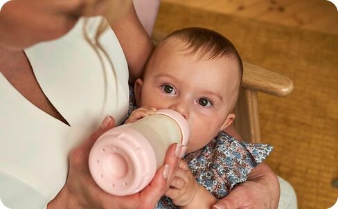 مجموعة هدايا MAM Grow with Baby المكونة من 15 قطعة، لحديثي الولادة من 0 إلى 4 أشهر، زجاجات مضادة للمغص وحلمات من السيليكون ناعمة على البشرة، مستلزمات الأطفال الأساسية، للفتيات in Saudi Arabia