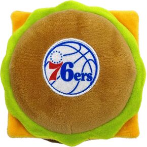 لعبة بيتس فيرست إن بي إيه فيلادلفيا 76ERS تشيز برجر للكلاب والقطط التي تصدر صوت صرير - لعبة هامبرجر للوجبات الخفيفة من القطيفة للكلاب والقطط مع مصدر صرير داخلي واسم/شعار فريق كرة السلة الجميل