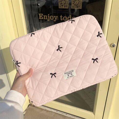 حقيبة كمبيوتر محمول منتفخة وربطة عنق لطيفة وغطاء حقيبة كمبيوتر محمول Y2K Preppy وبطانة للكمبيوتر المحمول وحقيبة Cottagecore Stuffs (15 بوصة، وردي) in Kuwait