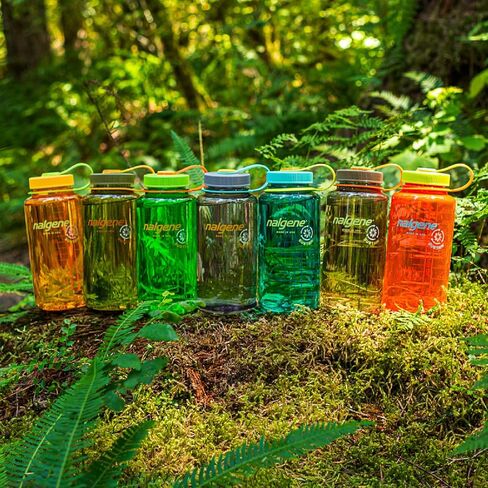 زجاجة مياه Nalgene Sustain Tritan خالية من مادة BPA مصنوعة من مواد مشتقة من 50% من النفايات البلاستيكية، 32 أونصة، فم واسع، رمادي مموه in Kuwait