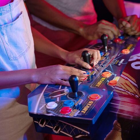 آلة Arcade1Up NFL Blitz Legends Arcade - 4 لاعبين، لعبة وقوف كاملة الحجم بطول 5 أقدام للمنزل مع شبكة WiFi للاعبين المتعددين عبر الإنترنت ولوحات المتصدرين وسرادق مضيء ومقعد حانة يحمل شعار NFL Blitz in Kuwait