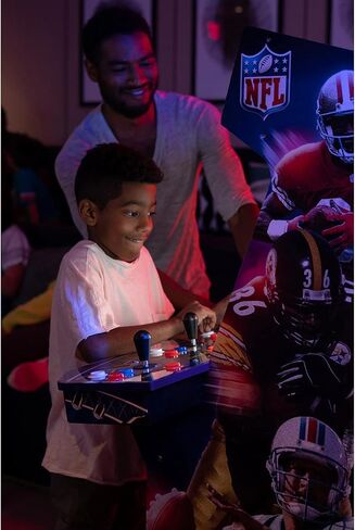 آلة Arcade1Up NFL Blitz Legends Arcade - 4 لاعبين، لعبة وقوف كاملة الحجم بطول 5 أقدام للمنزل مع شبكة WiFi للاعبين المتعددين عبر الإنترنت ولوحات المتصدرين وسرادق مضيء ومقعد حانة يحمل شعار NFL Blitz in Kuwait