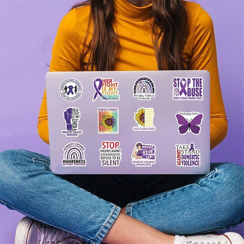 50 قطعة من ملصقات التوعية بالعنف المنزلي توقف العنف المنزلي شارات الفينيل المقاومة للماء لزجاجات المياه والكمبيوتر المحمول والهاتف المحمول وخوذة الجيتار على الجليد (شريط أرجواني) in Kuwait