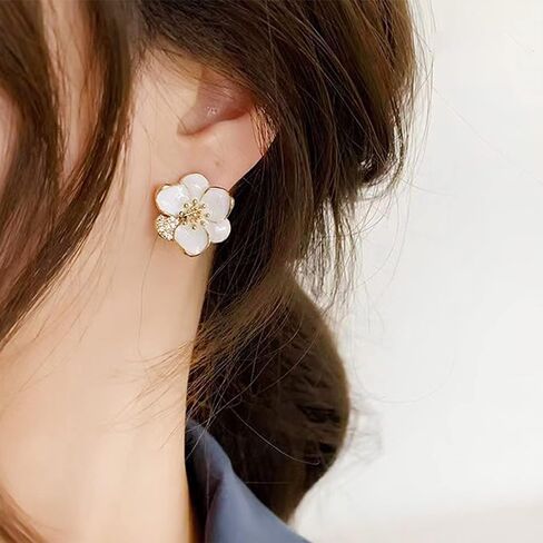 Charm Simple Enamel Flower Leaf Stud Earrings For Women Girls Vintage Trendy Cute Handmade Pearl Camellia Floral Earrings Statement Jewelry Gift in Kuwait