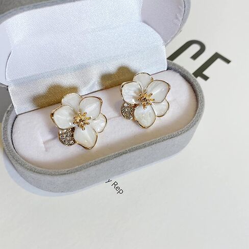 Charm Simple Enamel Flower Leaf Stud Earrings For Women Girls Vintage Trendy Cute Handmade Pearl Camellia Floral Earrings Statement Jewelry Gift in Kuwait