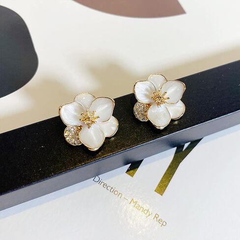 Charm Simple Enamel Flower Leaf Stud Earrings For Women Girls Vintage Trendy Cute Handmade Pearl Camellia Floral Earrings Statement Jewelry Gift in Kuwait